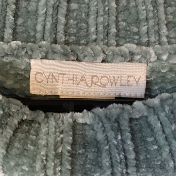 Sweater - Picture 1 of 3